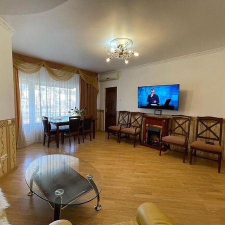 Gusarskiy Hotel&Apartment Kiev Dış mekan fotoğraf