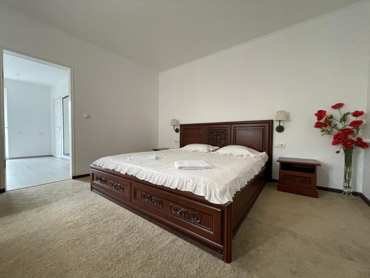 Gusarskiy Hotel&Apartment Kiev Dış mekan fotoğraf