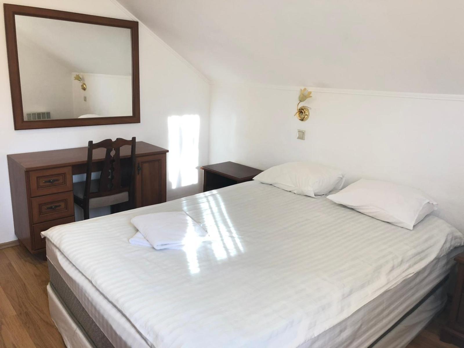 Gusarskiy Hotel&Apartment Kiev Dış mekan fotoğraf